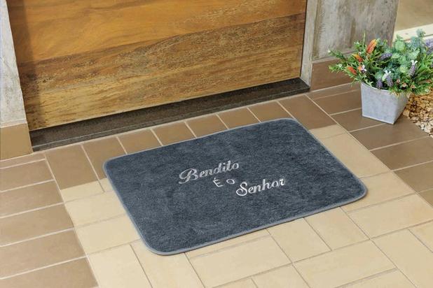 Tapete Capacho para Porta Bendito é o Senhor 68x48 Cinza - Guga tapetes Menor preço em Tapete Capacho para Porta Bendito é o Senhor 68x48 Cinza - Guga tapetes