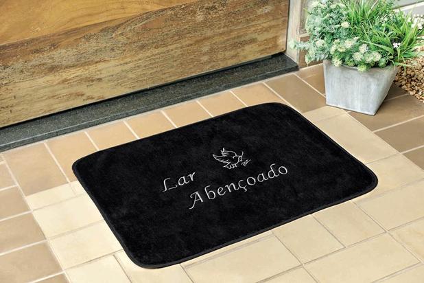 Tapete Capacho para Porta Lar Abençoado 68cm x 48cm Preto - Guga tapetes é ruim? Tapete Capacho para Porta Lar Abençoado 68cm x 48cm Preto - Guga tapetes é boa?