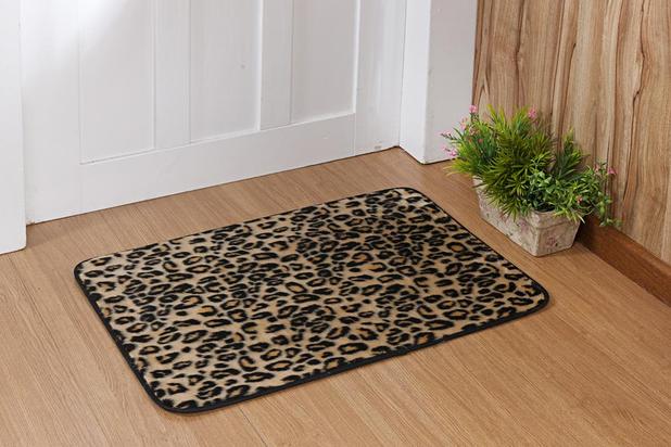 Tapete de Porta 68cm x 48cm Leopardo de Pelúcia Capacho - Guga tapetes é ruim? Tapete de Porta 68cm x 48cm Leopardo de Pelúcia Capacho - Guga tapetes é boa?