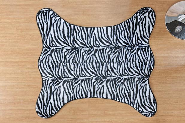 Tapete de Sala Formato Caçador Safari Zebra 1,25m x 1,18m - Guga tapetes Menor preço em Tapete de Sala Formato Caçador Safari Zebra 1,25m x 1,18m - Guga tapetes