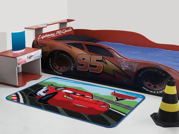 Tapete para quarto infantil Disney Carros Radical 70cm x 1,10mt Jolitex Menor preço em Tapete para quarto infantil Disney Carros Radical 70cm x 1,10mt Jolitex