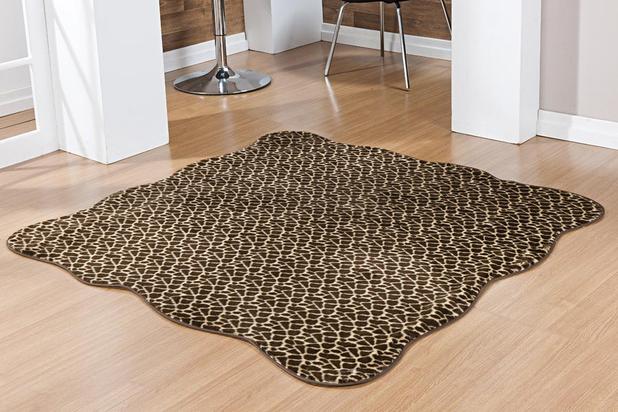 Tapete para Sala Ondulado 1,33m x 1,33m Girafa de Pelúcia - Guga tapetes é boa?
