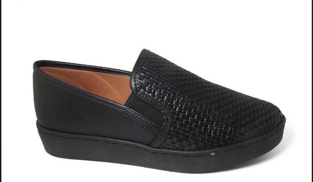 slip on vizzano recortes preto