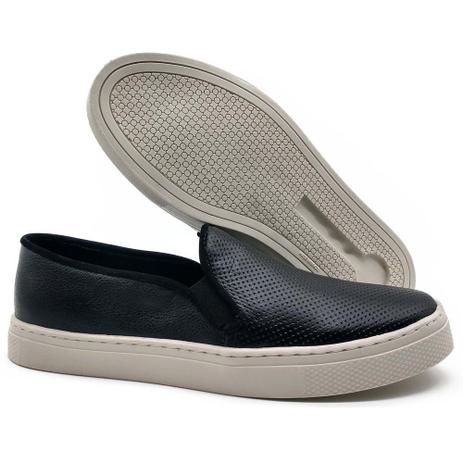 slip on couro preto feminino
