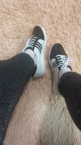 tenis branco feminino com listra preta