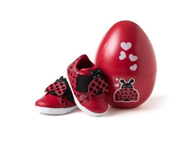 tenis com pompom infantil