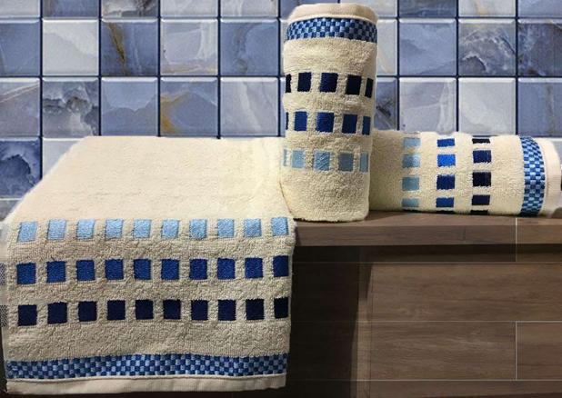 Toalha De Banho Calera Branco e Azul - Karsten Menor preço em Toalha De Banho Calera Branco e Azul - Karsten