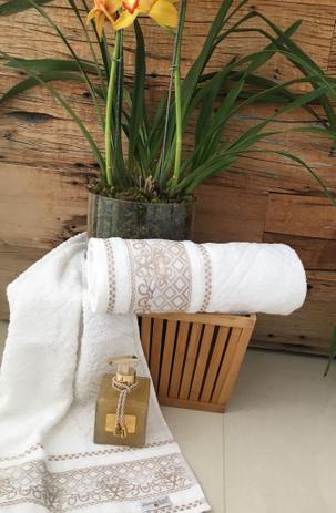 Toalha de Banho Kit duas peças 100 algodão- Branco - Bernadete Menor preço em Toalha de Banho Kit duas peças 100 algodão- Branco - Bernadete