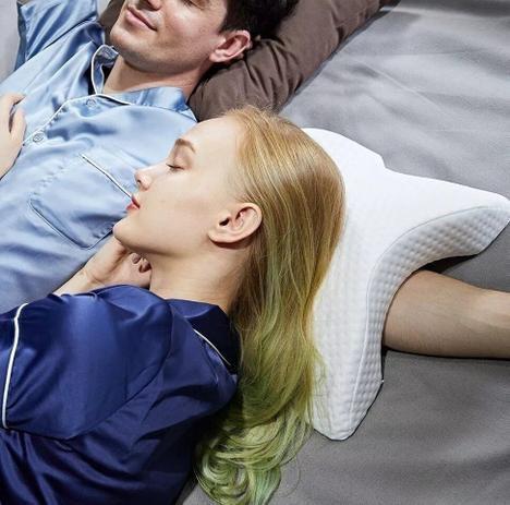 Travesseiro Conchinha Almofada Ortopédico Braço Abraço Casal Dormir Conchinha Menor preço em Travesseiro Conchinha Almofada Ortopédico Braço Abraço Casal Dormir Conchinha