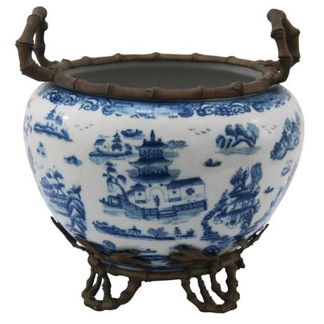 Vaso em Porcelana Azul e Branco Detalhes em Bronze 33 x 30 - Prime home decor Menor preço em Vaso em Porcelana Azul e Branco Detalhes em Bronze 33 x 30 - Prime home decor