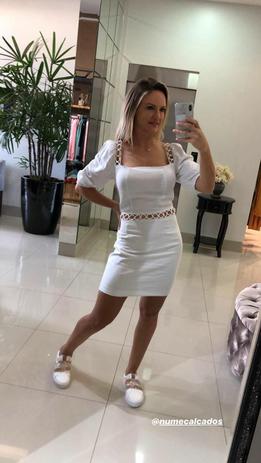 vestido branco com manga
