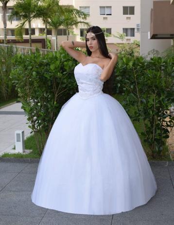 um vestido de noiva