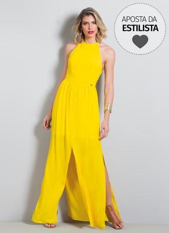 vestido de amarelo