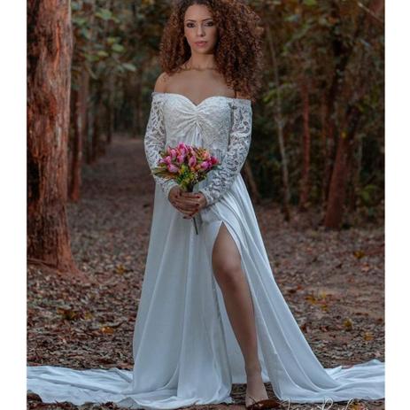 vestido com calda de renda