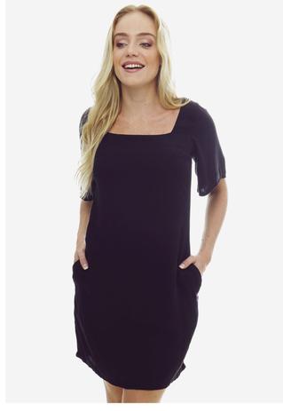 vestido preto curto com manga