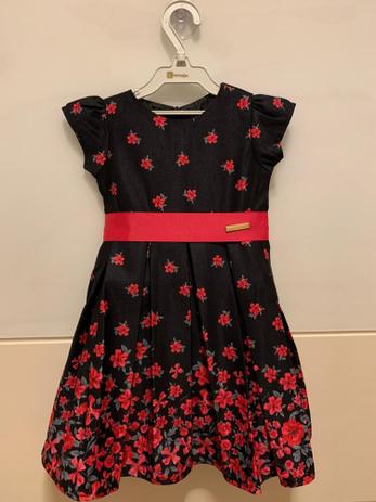 vestido preto e pink