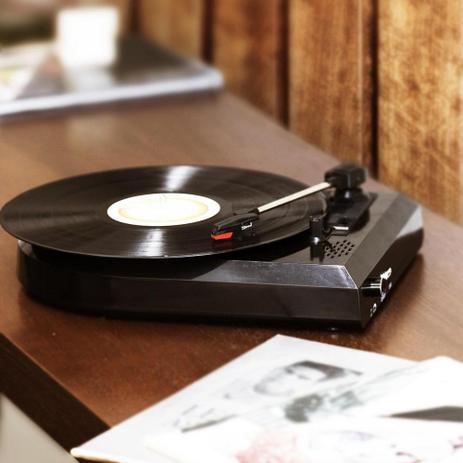 Vitrola Toca Discos de Vinil com Conversor Digital e Alto Falantes Uitech Menor preço em Vitrola Toca Discos de Vinil com Conversor Digital e Alto Falantes Uitech