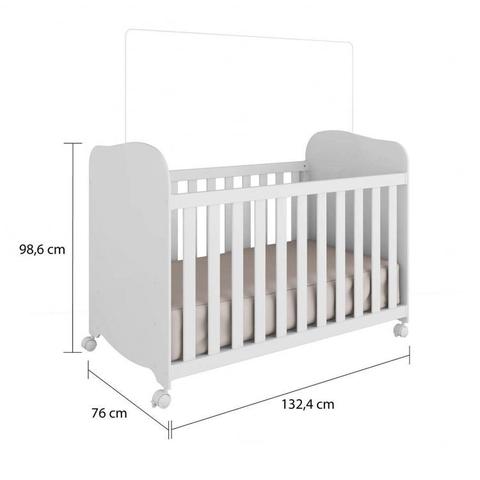Imagem de Quarto de Bebê com Berço Americano e Cômoda 4 Gavetas e 1 Porta Uli Móveis Peroba Branco