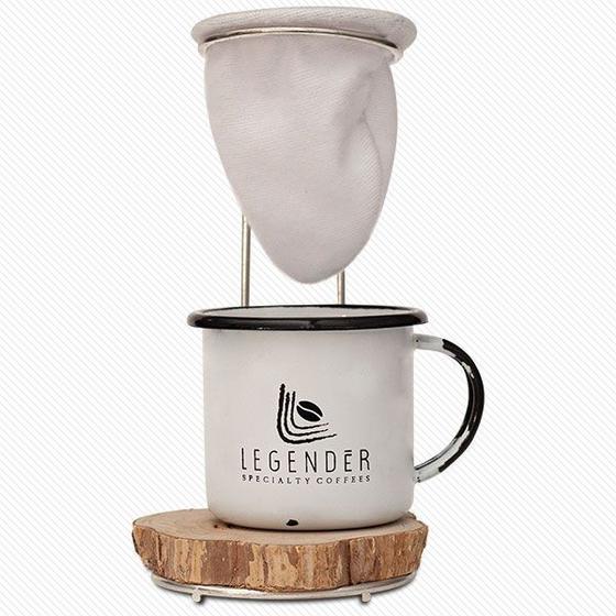 Imagem de 1 mini coador de café + 1 caneca esmaltada personalizada Legendér Coffees + 1 porta xícara cafeeiro
