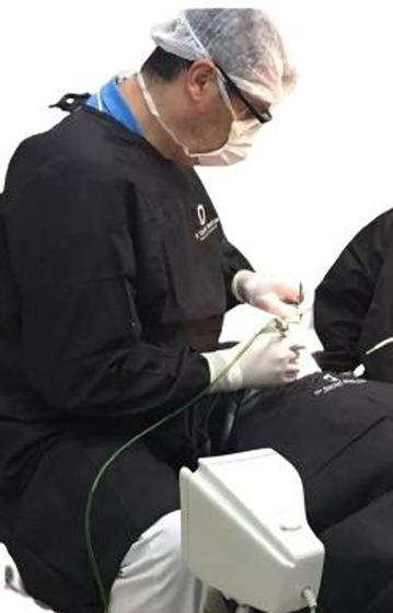 Imagem de 1 Mini Kit de Paramentação de Cirurgia Odontologica tecido Campo e Capote Cirúrgico ( Preto ).