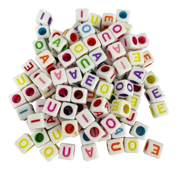 Imagem de 100 Missangas de Letras Vogais Contas Entremeio Miçangas de Montar Pulseira Vogal Para Colar Biju