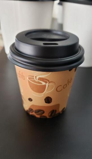 Imagem de 100 uni copo de café de papel biodegradavel personalizado com tampa de 120 ml - copos Termicos