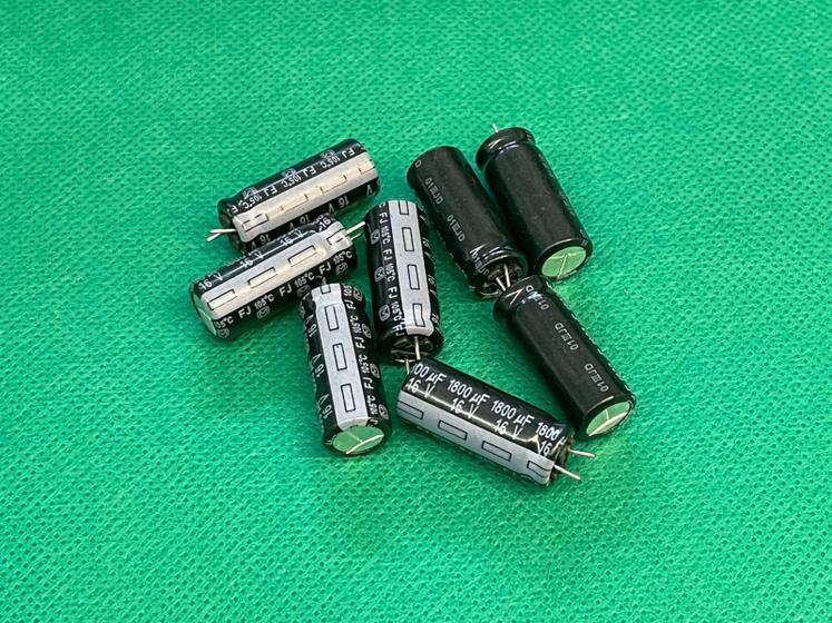 Imagem de 10x Capacitor Eletrolitico 1800uf/16v 105 10x25mm