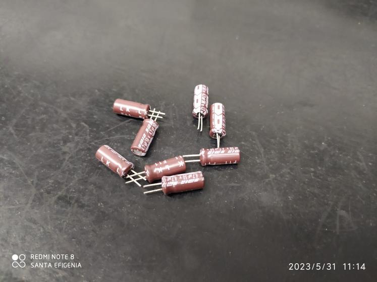 Imagem de 10x Capacitor Eletrolitico 4,7uf/50v 105 5x11mm Serie Lk