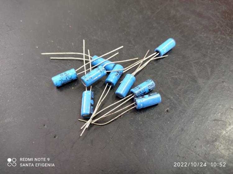 Imagem de 1x Capacitor Eletrolítico 4,7uf/35v 85 5x11mm
