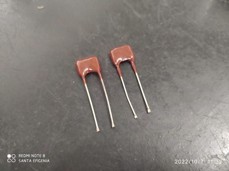 Imagem de 1x Capacitor Mica Prata 1nf/100v = 1k/100v 5% S/ Marcação