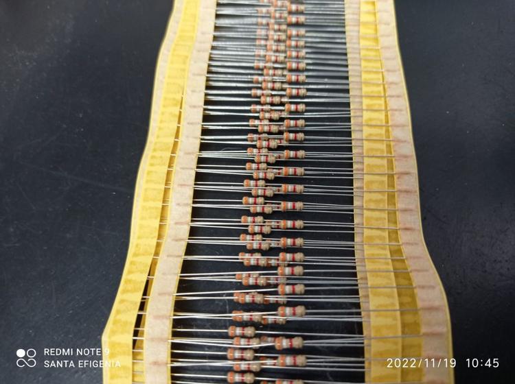 Imagem de 2000x Resistor 3k9 1/4w 5%