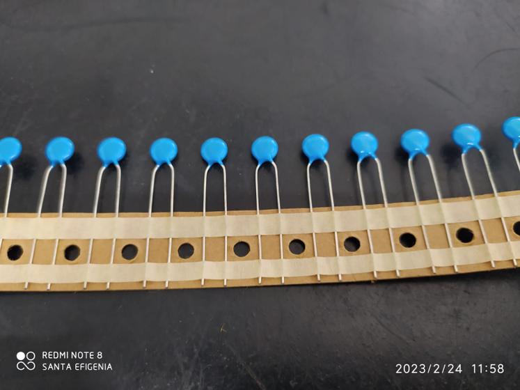 Imagem de 200x Capacitor Ceramico 1,5nf/2kv = 1k5/2kv 20% Y5u Epox Avx