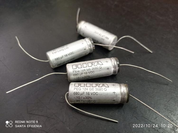 Imagem de 200x Capacitor Eletrolítico 680uf/16v Axial 125 13x37mm