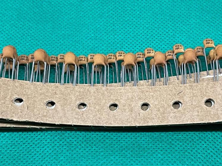 Imagem de 20x Capacitor Ceramico 22pf/100v = 220 Akj Avx