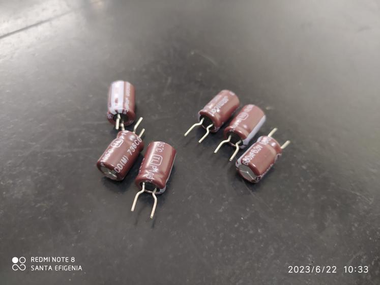 Imagem de 2x Capacitor Eletrolitico 680uf/6,3v 105 8x12mm Jamicon