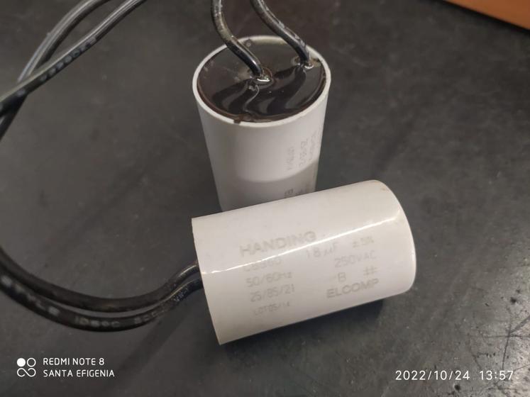 Imagem de 2x Capacitor Partida 18uf/250v Fio Cbb60 Handing