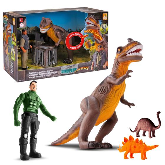 Imagem de 3 Dinossauros E 1 Caçador Kit Dino Park Hunters C/ Boneco - Bee Toys