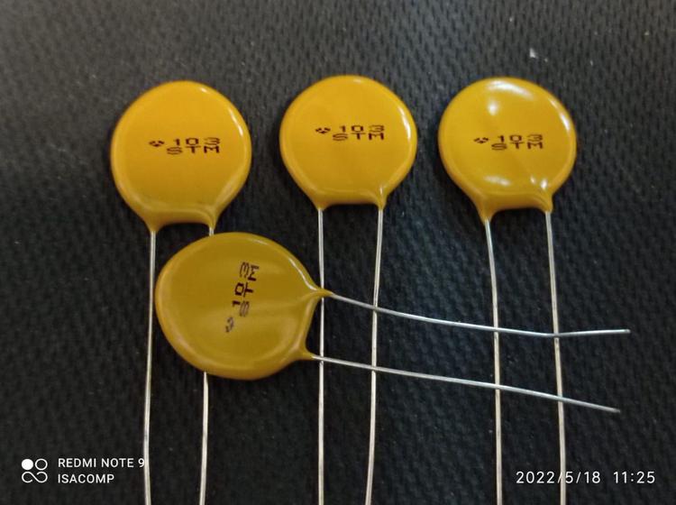 Imagem de 3x Capacitor Ceramico 10nf/3kv = 10k/3kv Epox 20mm