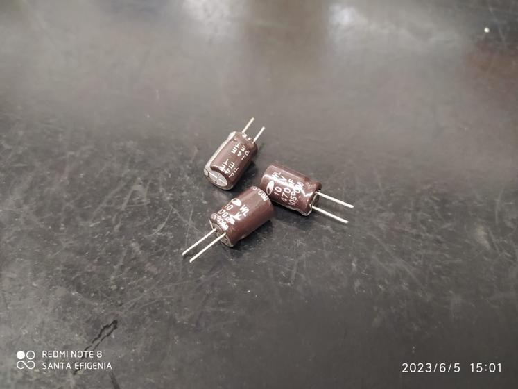 Imagem de 3x Capacitor Eletrolitico 470uf/10v 105 8x13mm Samwha