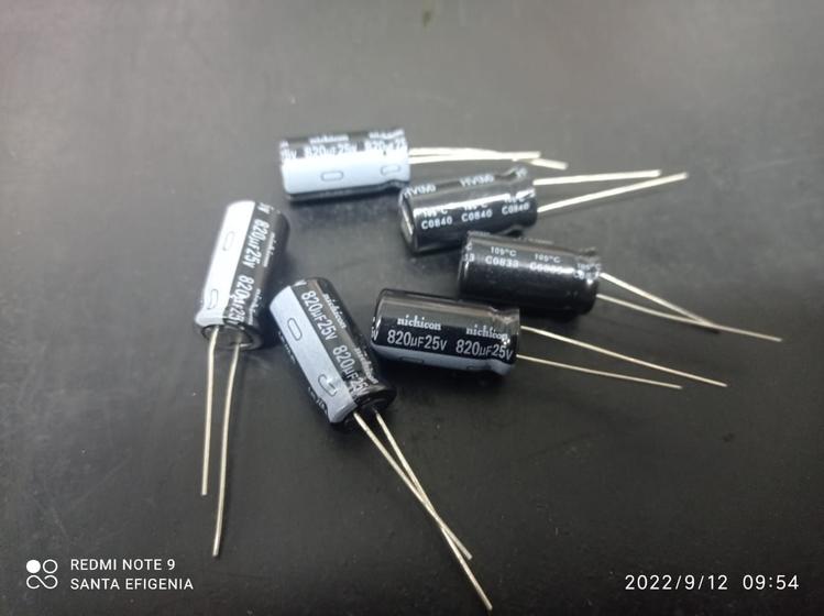 Imagem de 3x Capacitor Eletrolítico 820uf/25v 105 10x20mm Nichicon