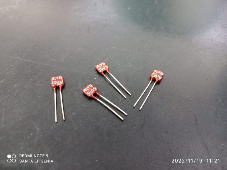 Imagem de 3x Capacitor Mica Prata 4,7pf/100v Tolerancia 0,5pf Cm00