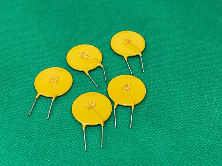 3x Fusivel Resetavel Ptc L60-300 = Mf-r300 = Rxe300 3amp - Fusível ...