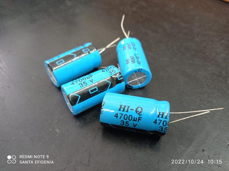 Imagem de 4x Capacitor Eletrolítico 4700uf/35v 85 18x32mm Hi-q