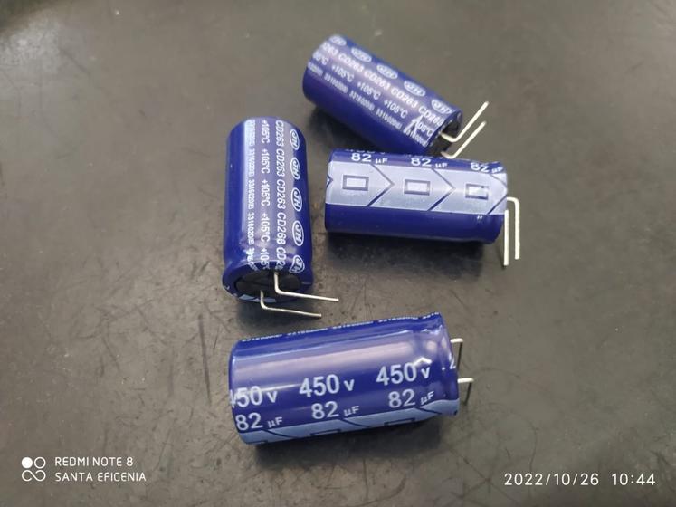 Imagem de 4x Capacitor Eletrolítico 82uf/450v 105 18x36mm Jh