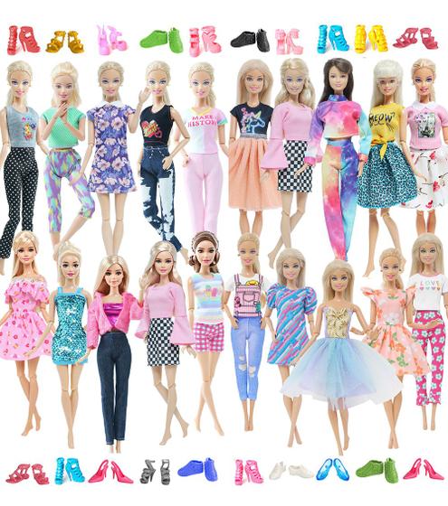 Imagem de 5 Conjuntos de roupas + 5 pares de sapatos para Barbie