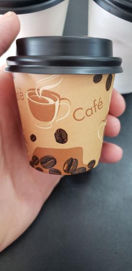 Imagem de 50 uni copo de café de papel Personalizado coffee biodegradavel com tampa - vai ao microondas