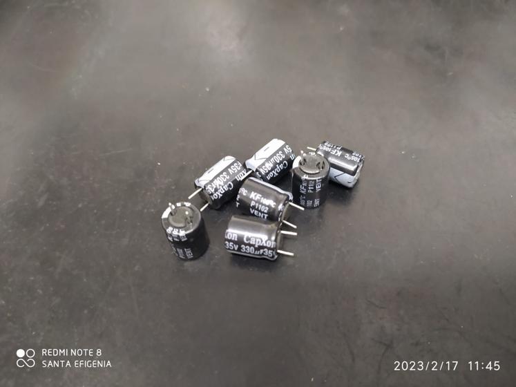 Imagem de 5x Capacitor Eletrolitico 330uf/35v 105 10x13mm Pre