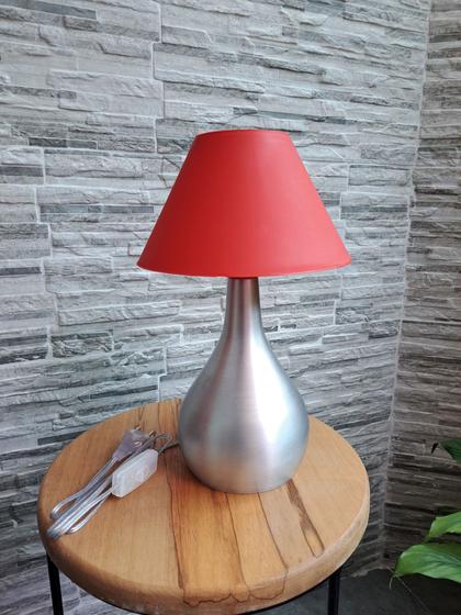 Imagem de Abajur luminaria de mesa Gota em Aluminio com cupula plástica