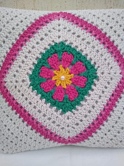 Almofada de crochê - 40x40 cm - CK Artesanato Imagem de Almofada de crochê - 40x40 cm - CK Artesanato