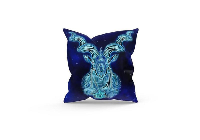 Imagem de Almofada Decorativa Cheia c/ Zíper 25x25 Capricórnio